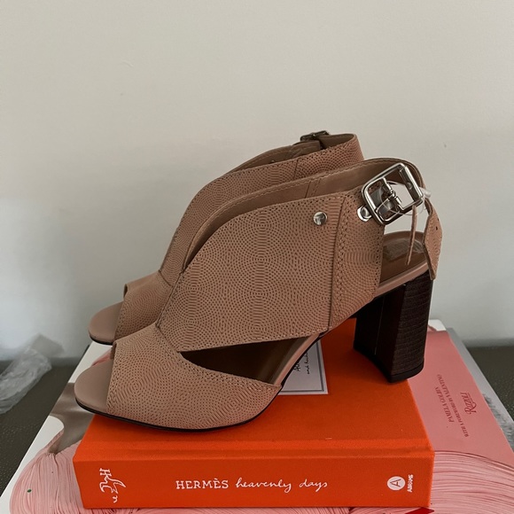 NEW bootie - Picture 2 of 3